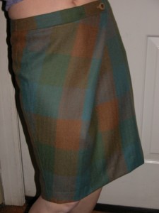 And a quick modeling of the almost finished skirt, just have to do the handwork.